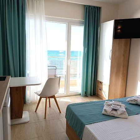 Navarino Luxe Suites Peraia  Ngoại thất bức ảnh