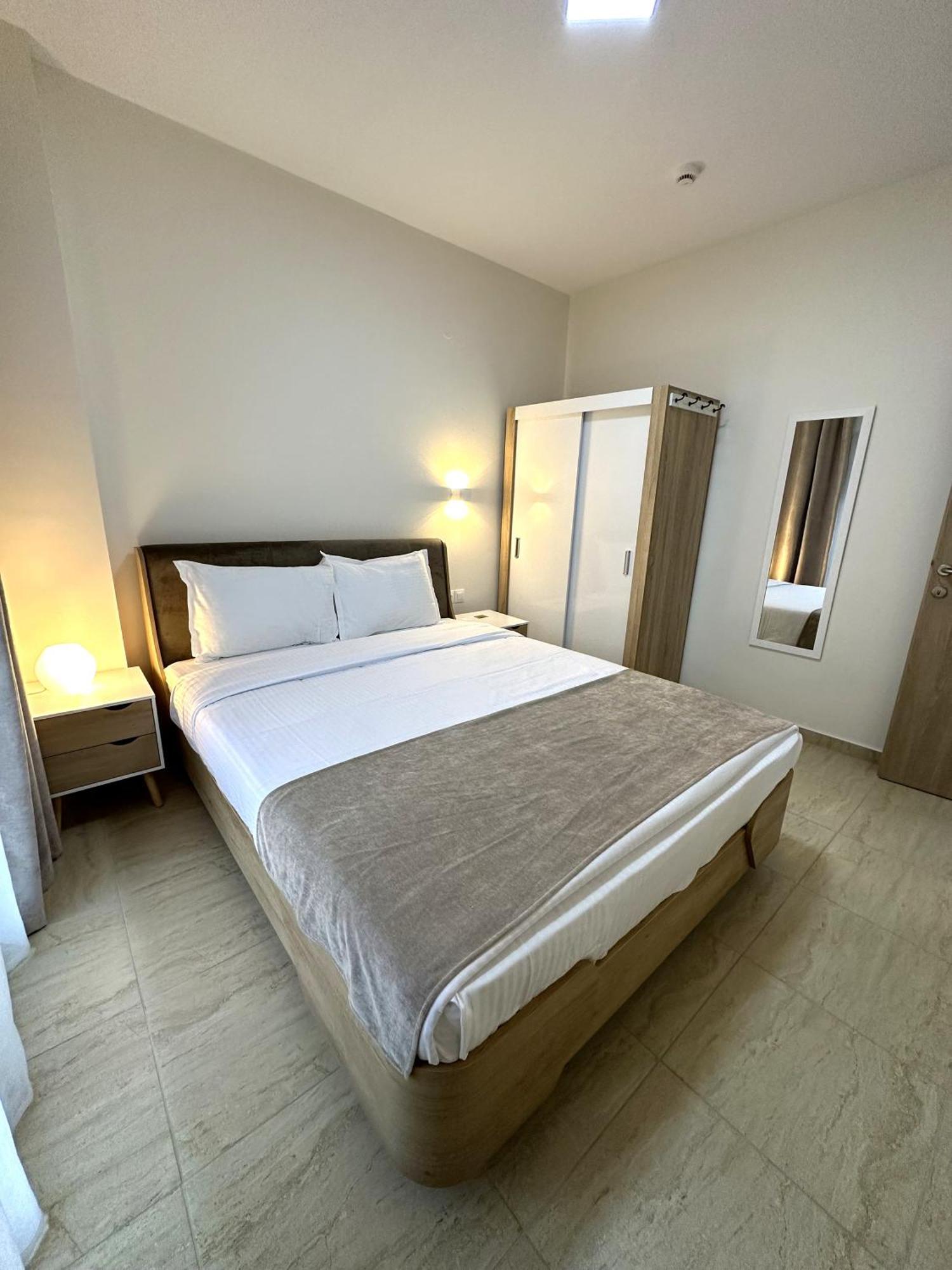 Navarino Luxe Suites Peraia  Ngoại thất bức ảnh