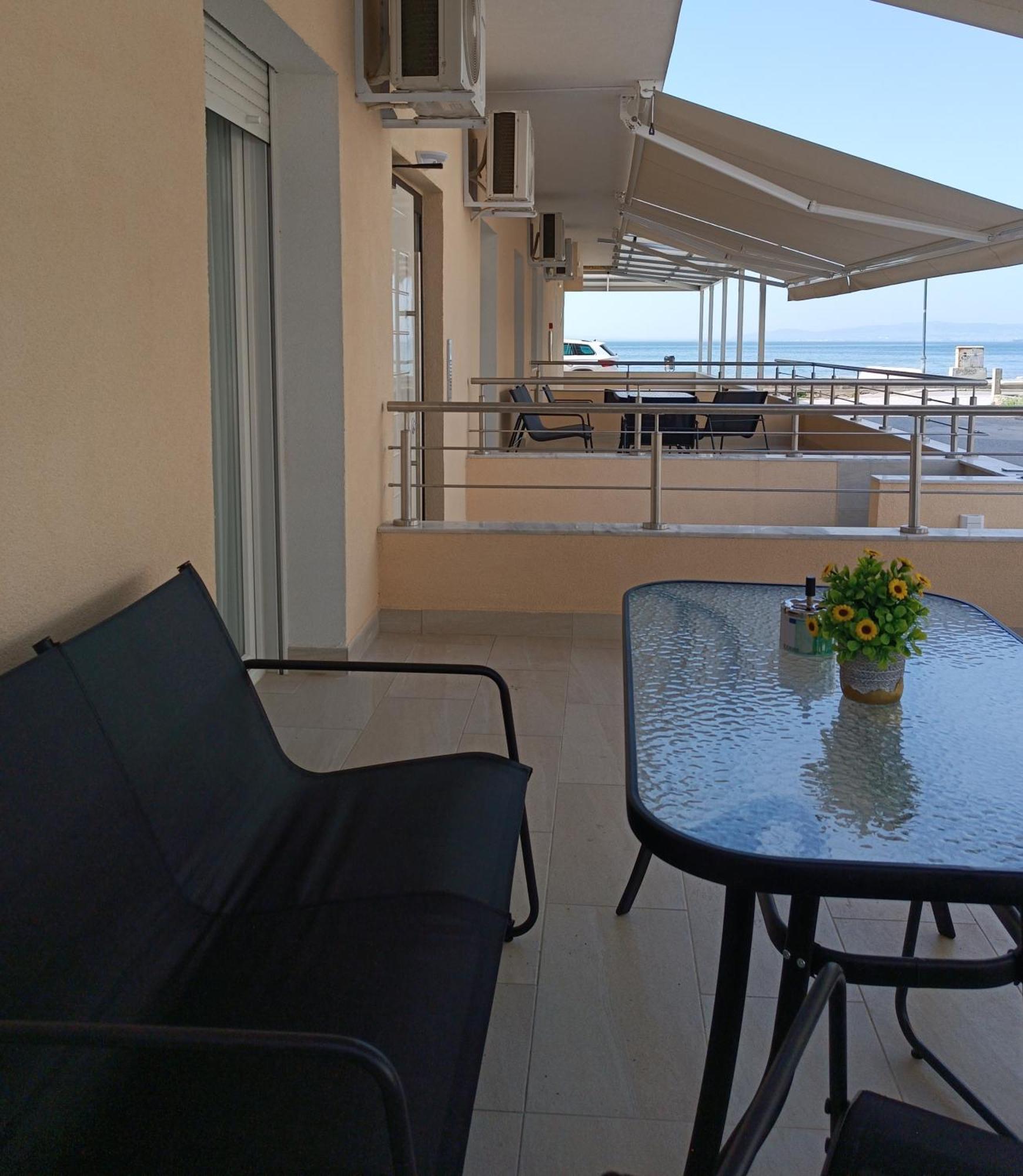 Navarino Luxe Suites Peraia  Ngoại thất bức ảnh