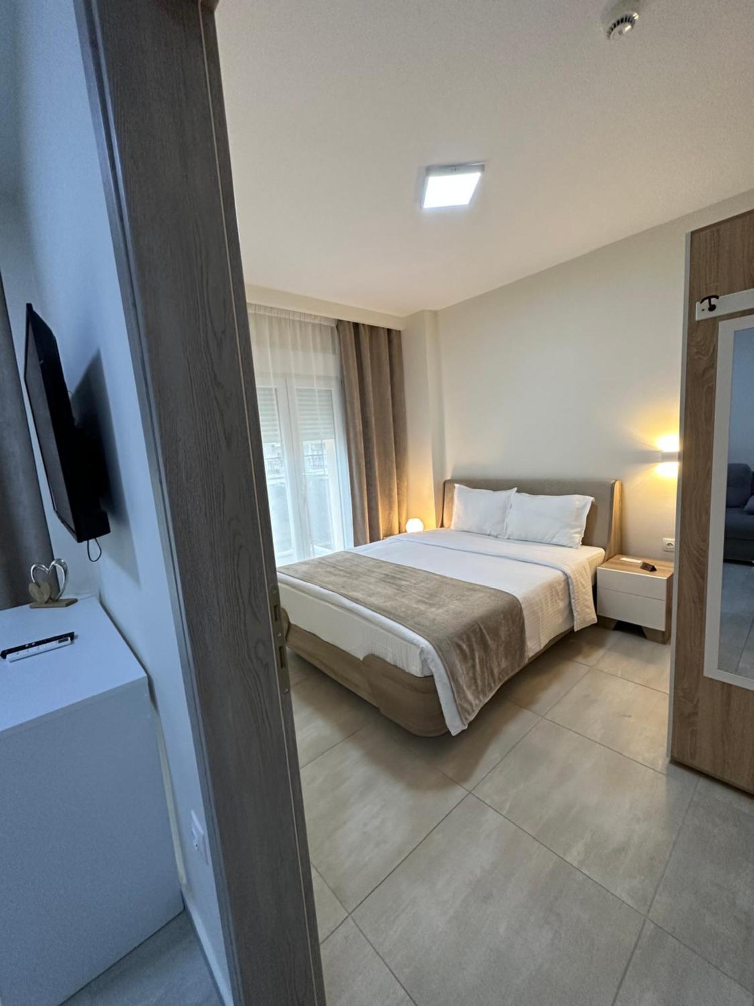 Navarino Luxe Suites Peraia  Ngoại thất bức ảnh