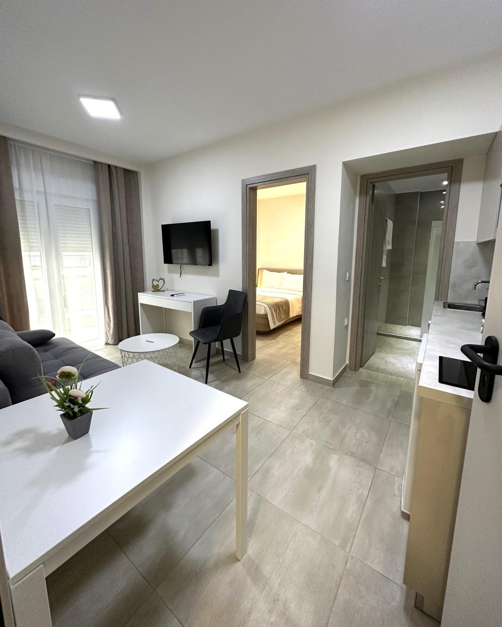 Navarino Luxe Suites Peraia  Ngoại thất bức ảnh