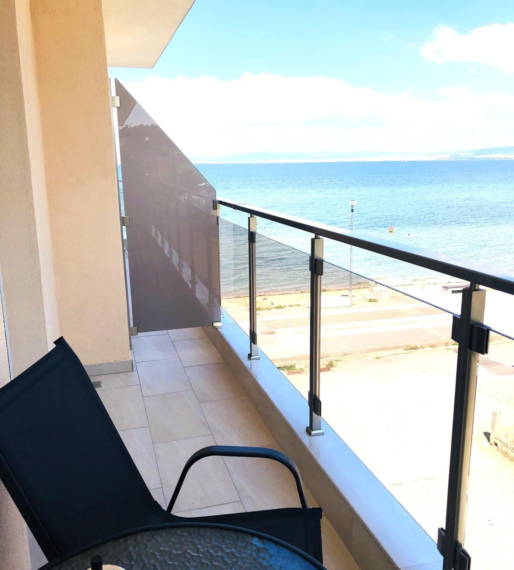 Navarino Luxe Suites Peraia  Ngoại thất bức ảnh
