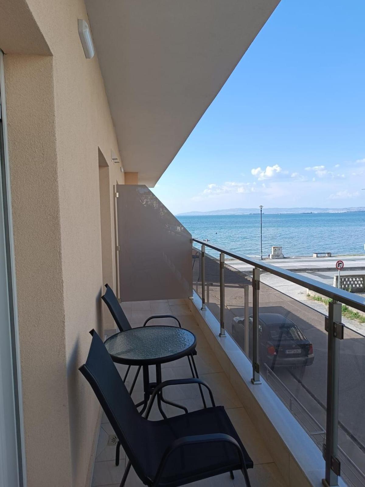 Navarino Luxe Suites Peraia  Ngoại thất bức ảnh