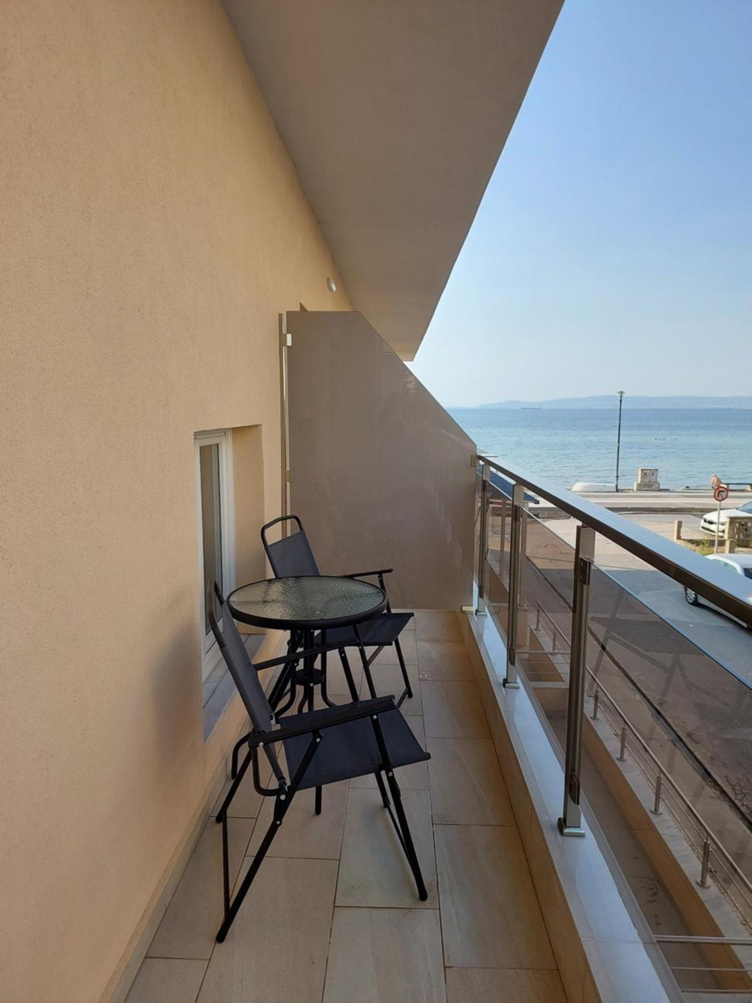 Navarino Luxe Suites Peraia  Ngoại thất bức ảnh