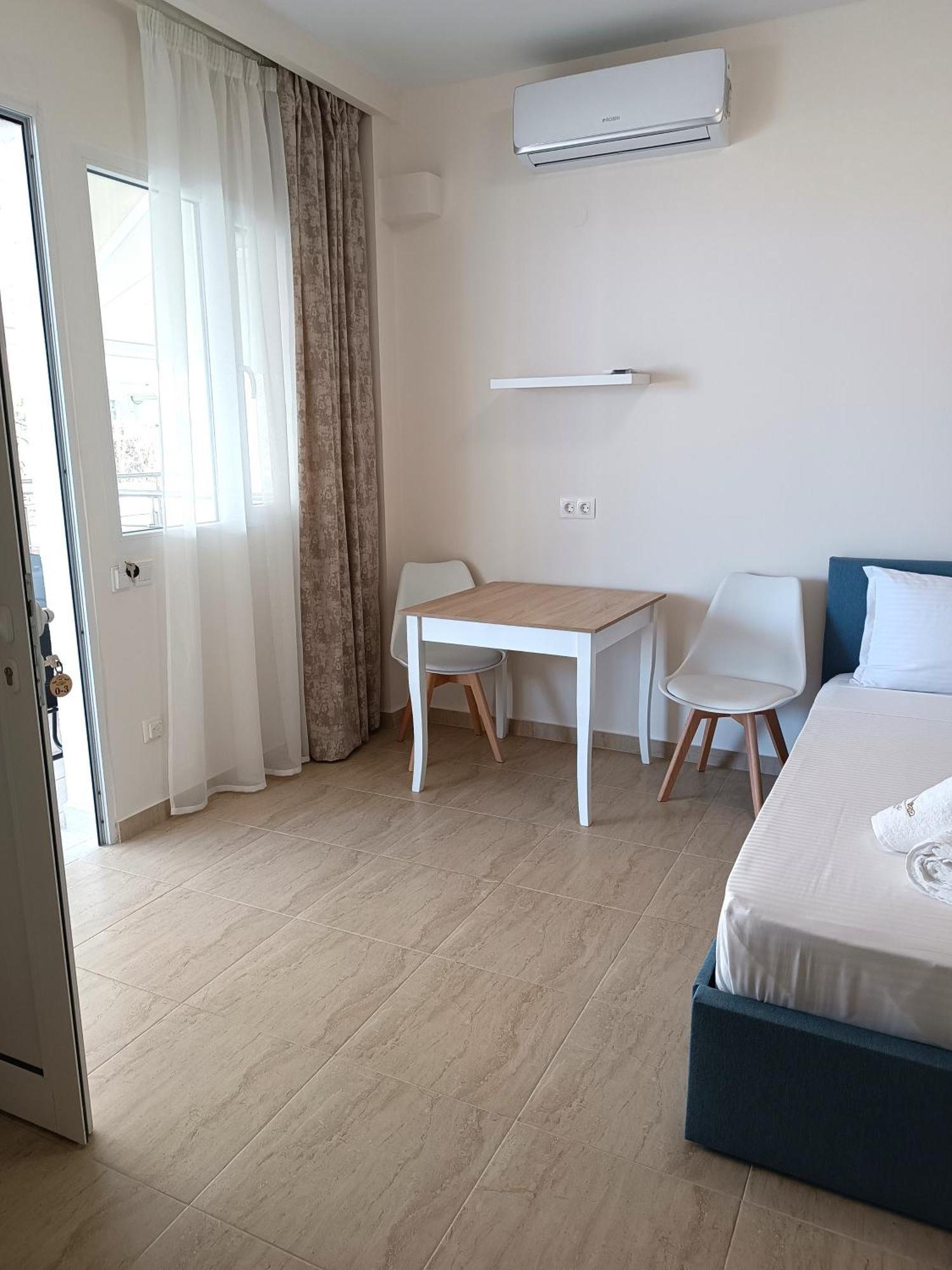 Navarino Luxe Suites Peraia  Ngoại thất bức ảnh