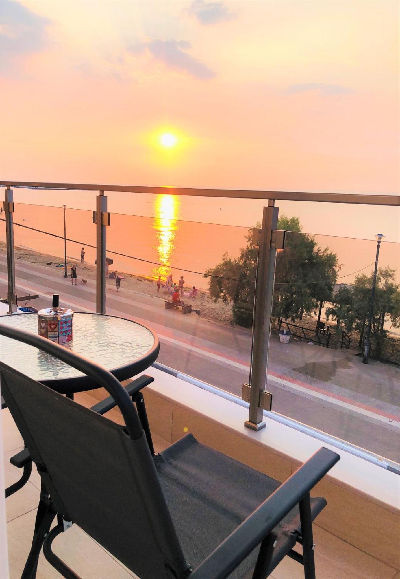Navarino Luxe Suites Peraia  Ngoại thất bức ảnh