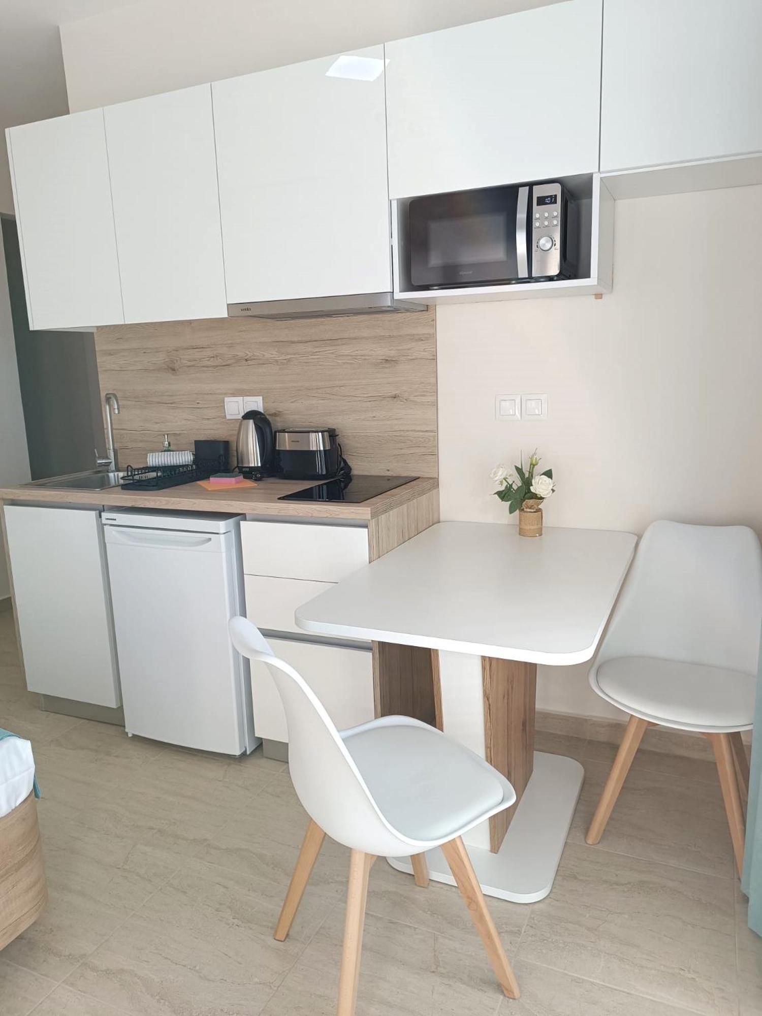 Navarino Luxe Suites Peraia  Ngoại thất bức ảnh