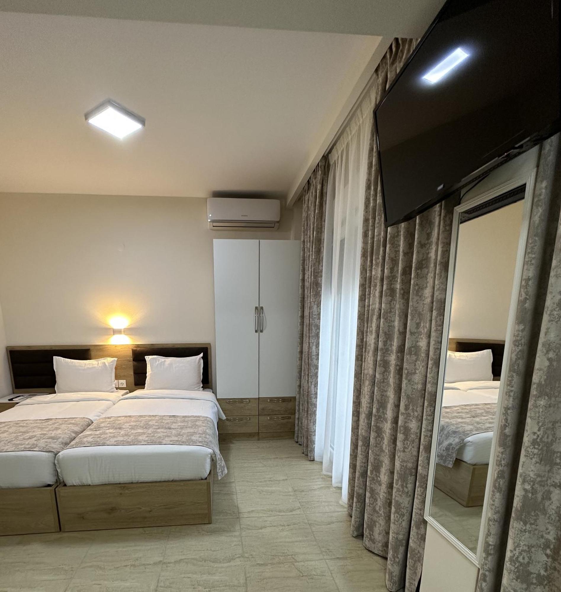 Navarino Luxe Suites Peraia  Ngoại thất bức ảnh