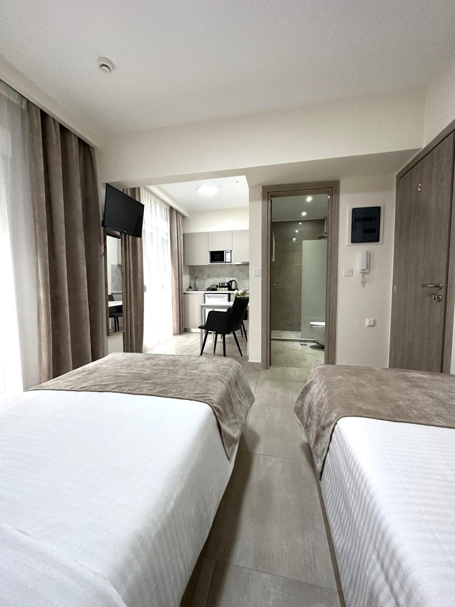 Navarino Luxe Suites Peraia  Ngoại thất bức ảnh