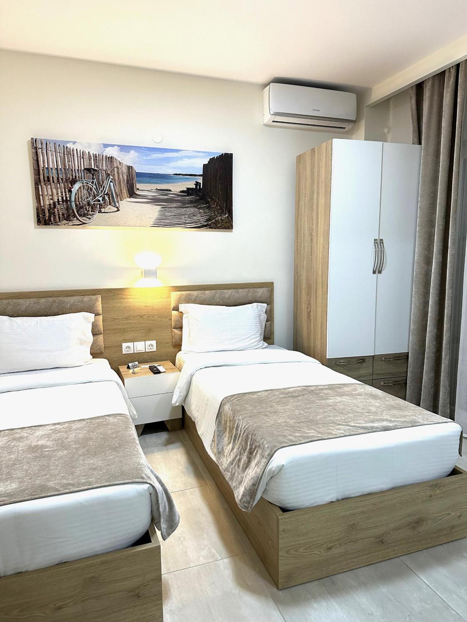 Navarino Luxe Suites Peraia  Ngoại thất bức ảnh
