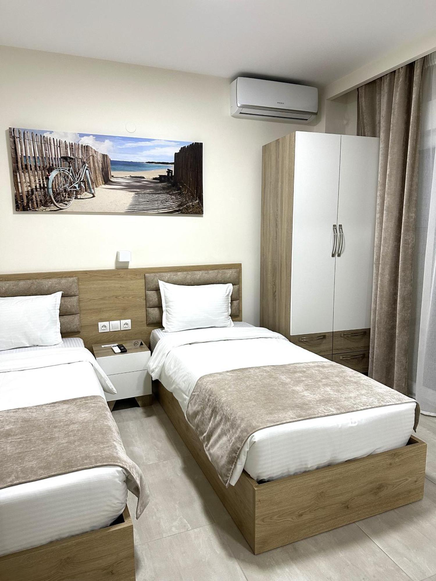 Navarino Luxe Suites Peraia  Ngoại thất bức ảnh