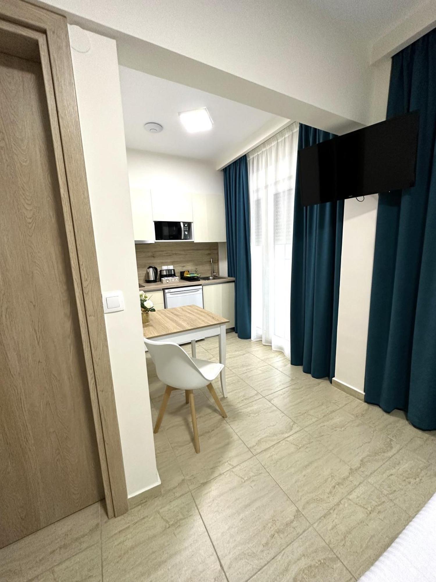Navarino Luxe Suites Peraia  Ngoại thất bức ảnh