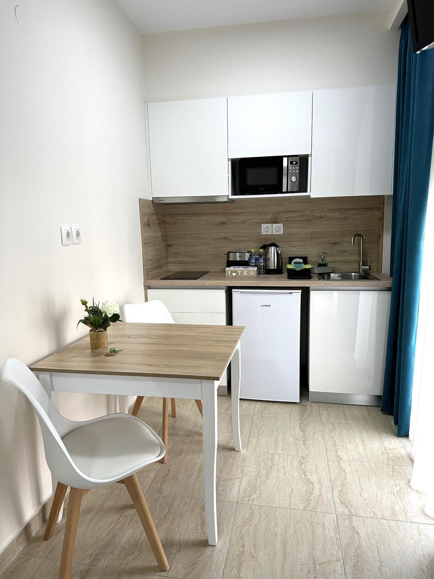 Navarino Luxe Suites Peraia  Ngoại thất bức ảnh