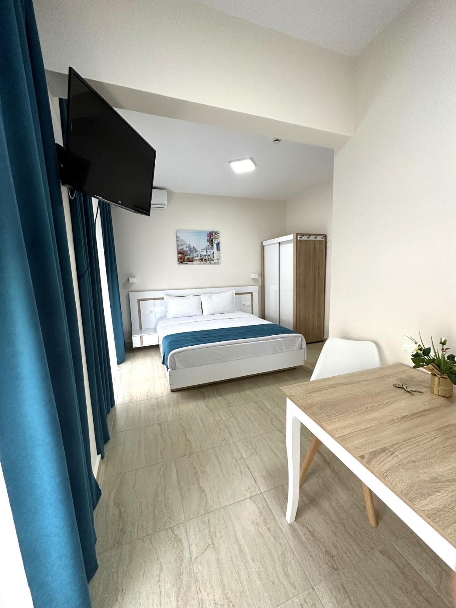 Navarino Luxe Suites Peraia  Ngoại thất bức ảnh