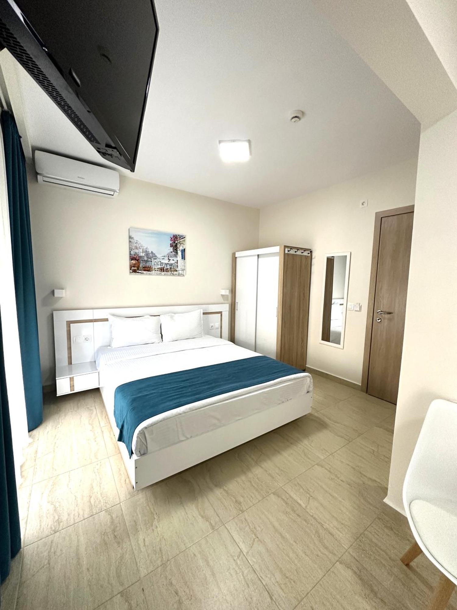 Navarino Luxe Suites Peraia  Ngoại thất bức ảnh