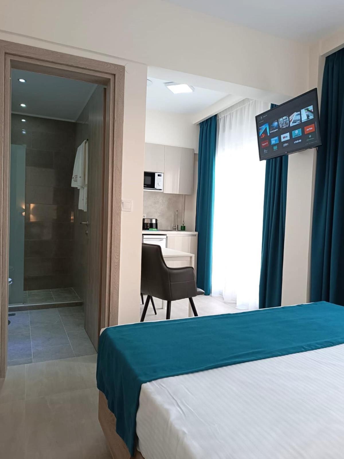 Navarino Luxe Suites Peraia  Ngoại thất bức ảnh